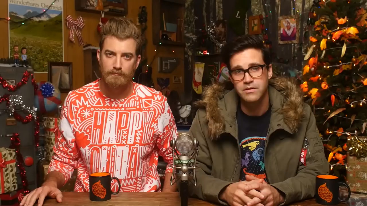 GMM 1050: Trendiest Christmas Sweaters