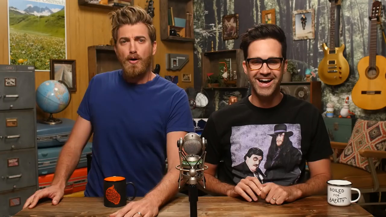 GMM 1129: Sibling Puppies Reunite After One Year