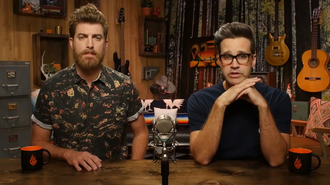 GMM 1444: Outrageous Christmas Photos (GAME)