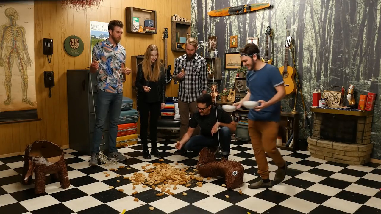 GMMore 1131: Dinosaur Nuggets Piñata