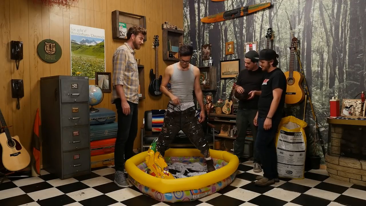 GMMore 1165: Live Worm Pants