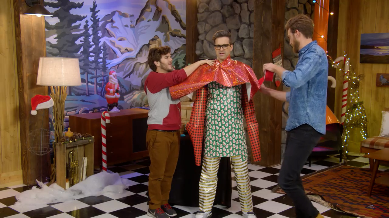 GMMore 1243: Human Gift Wrap Challenge