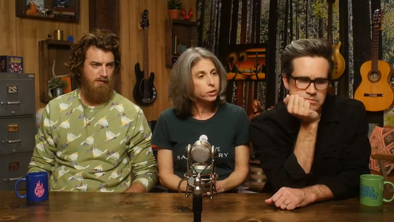 GMMore 1716: Cuddle Expert Reacts To Famous Cuddle Scenes